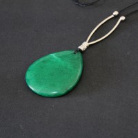 Colar de couro ajustável pedra Jade Verde